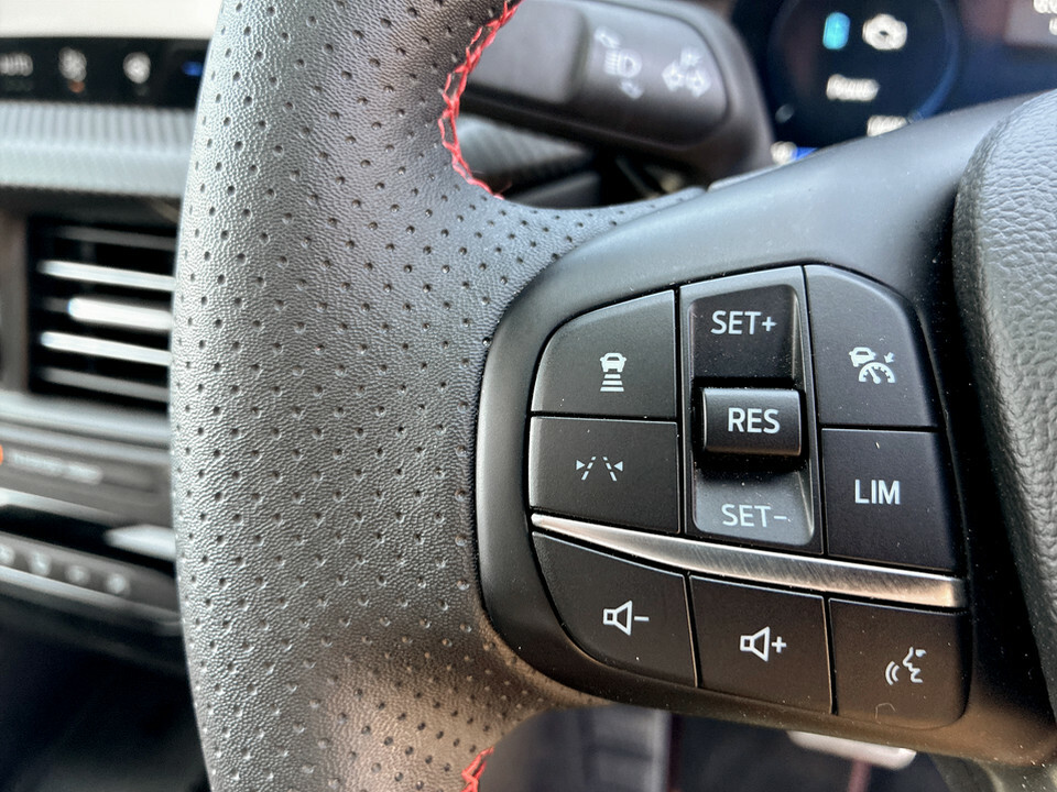 Ford Kuga Active Black #44
