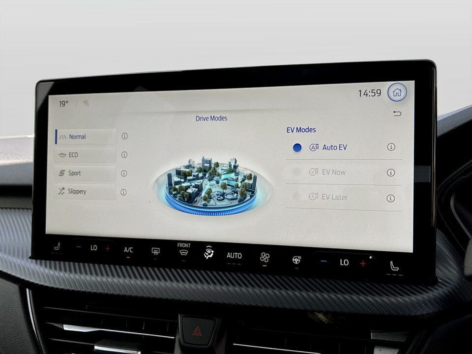 Ford Kuga Active Black #40