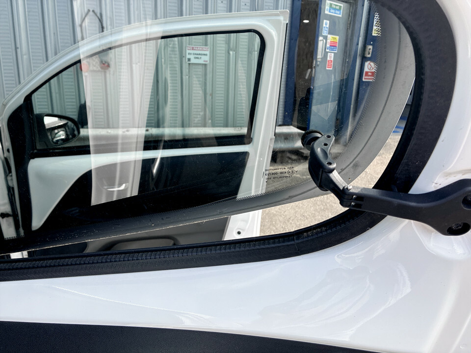 Peugeot 108 Active White #37