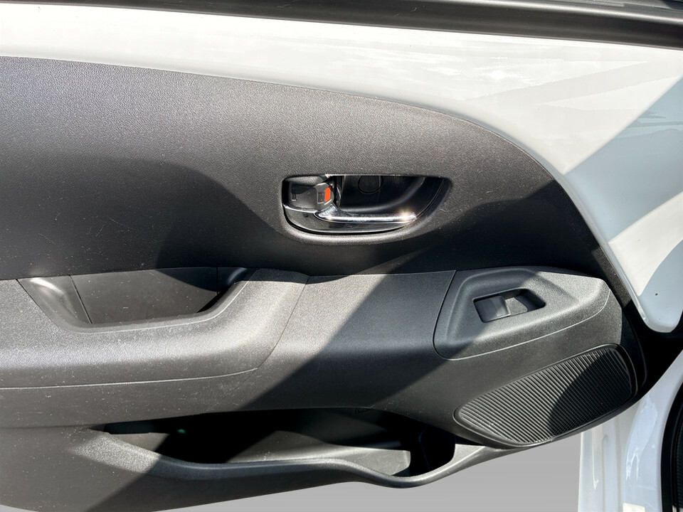Peugeot 108 Active White #33