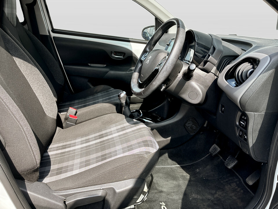 Peugeot 108 Active White #25