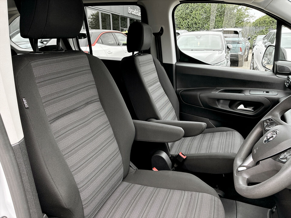 Vauxhall Combo-e Life 100Kw Ultimate 50Kwh Black #23