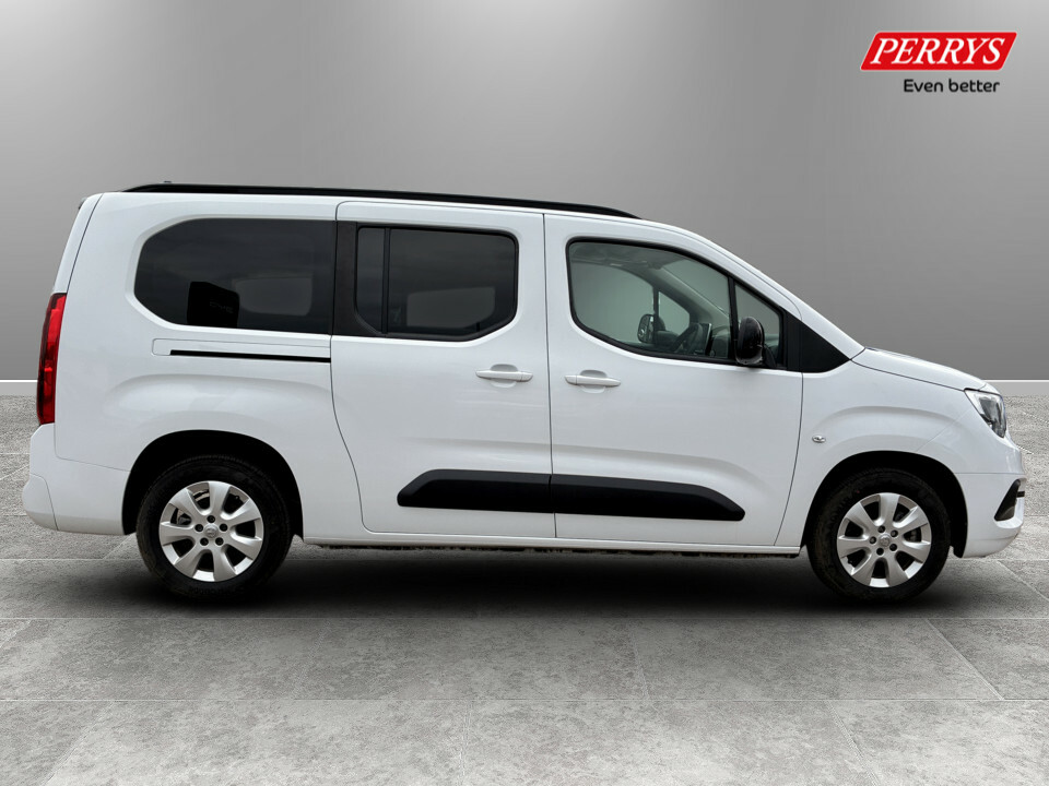 Vauxhall Combo-e Life 100Kw Ultimate 50Kwh Black #8