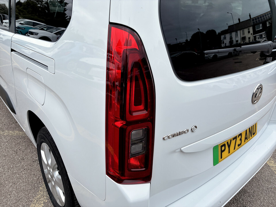 Vauxhall Combo-e Life 100Kw Ultimate 50Kwh Black #11