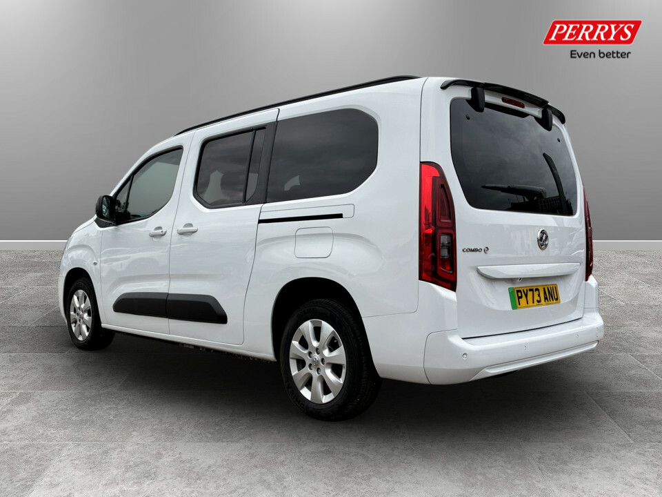 Vauxhall Combo-e Life 100Kw Design XL 50Kwh 7 Seat White #5