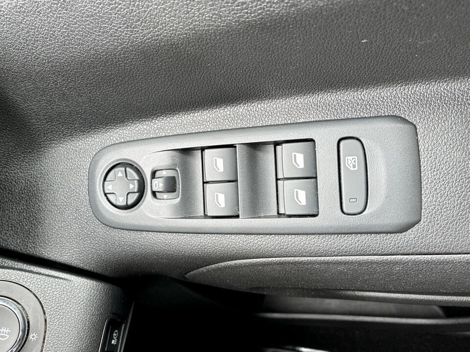 Vauxhall Combo-e Life 100Kw Ultimate 50Kwh Black #27