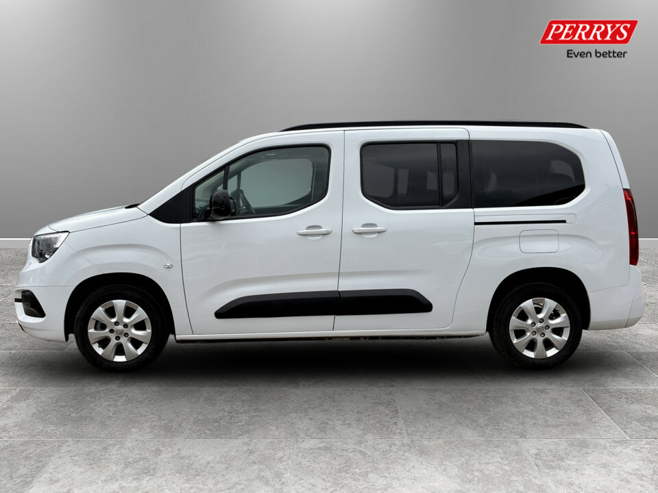 Vauxhall Combo-e Life 100Kw Design XL 50Kwh 7 Seat White #4