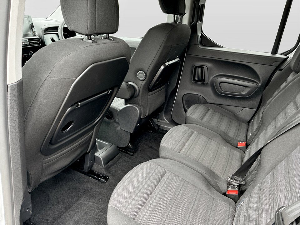 Vauxhall Combo-e Life 100Kw Ultimate 50Kwh Black #17
