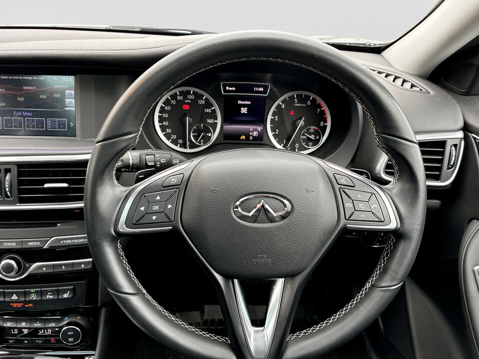 Infiniti Q30 Hatchback Black #16
