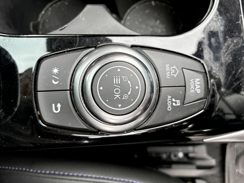 Infiniti Q30 Luxe Tech D Grey #37