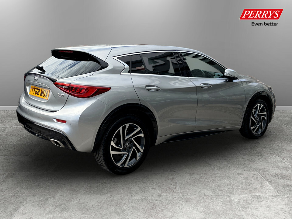 Infiniti Q30 Hatchback Black #7