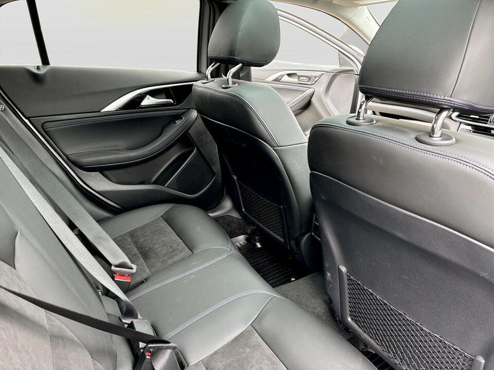 Infiniti Q30 Hatchback Black #14