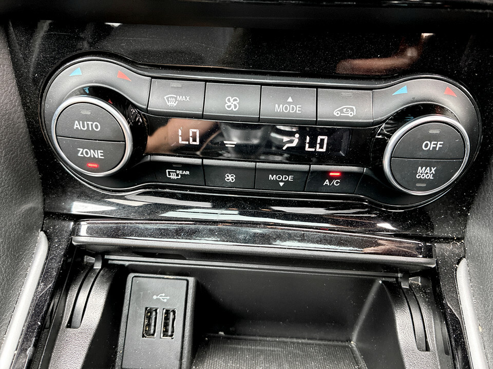 Infiniti Q30 Luxe Tech D Grey #34