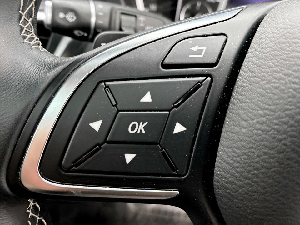 Infiniti Q30 Hatchback Black #30