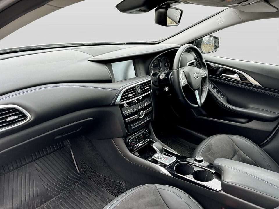 Infiniti Q30 Hatchback Black #17