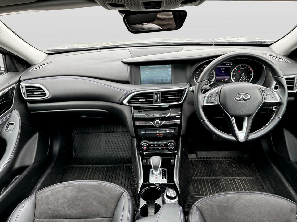 Infiniti Q30 Hatchback Black #15
