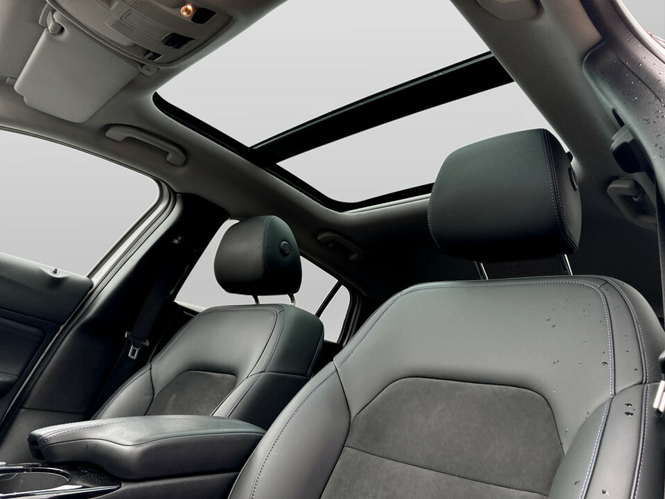 Infiniti Q30 Hatchback Black #13