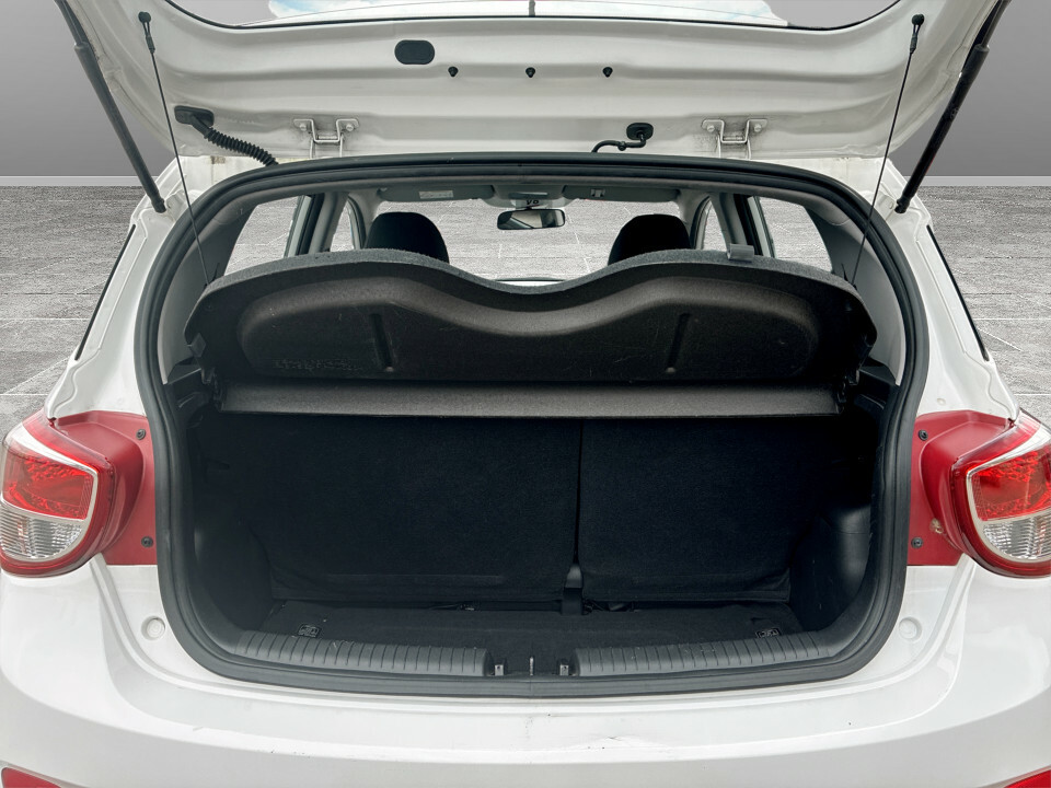 Hyundai I10 White #12