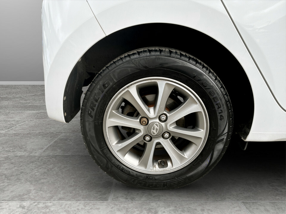 Hyundai I10 White #9