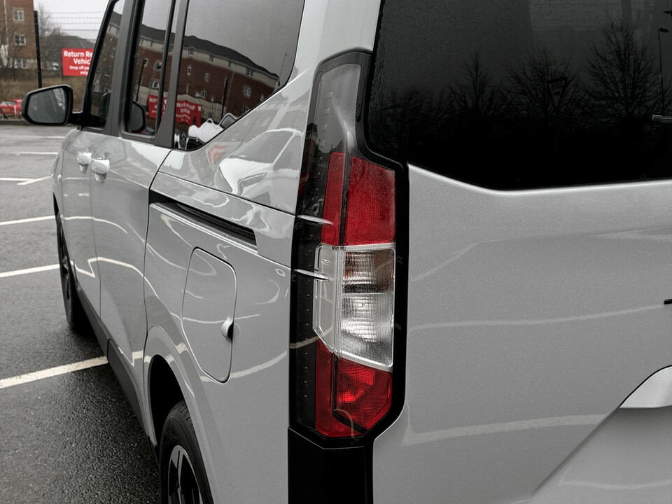 Ford Tourneo Courier 1.0 Active 7Spd 125Ps SL26UKF Green #11