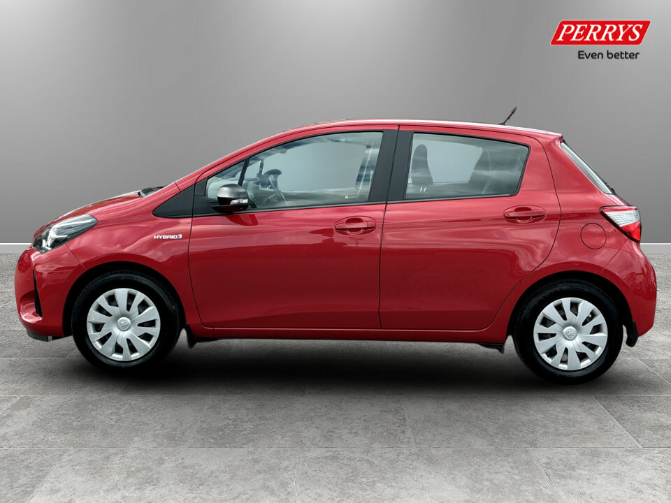 Toyota Yaris 1.5 Hybrid Active Cvt Red #4