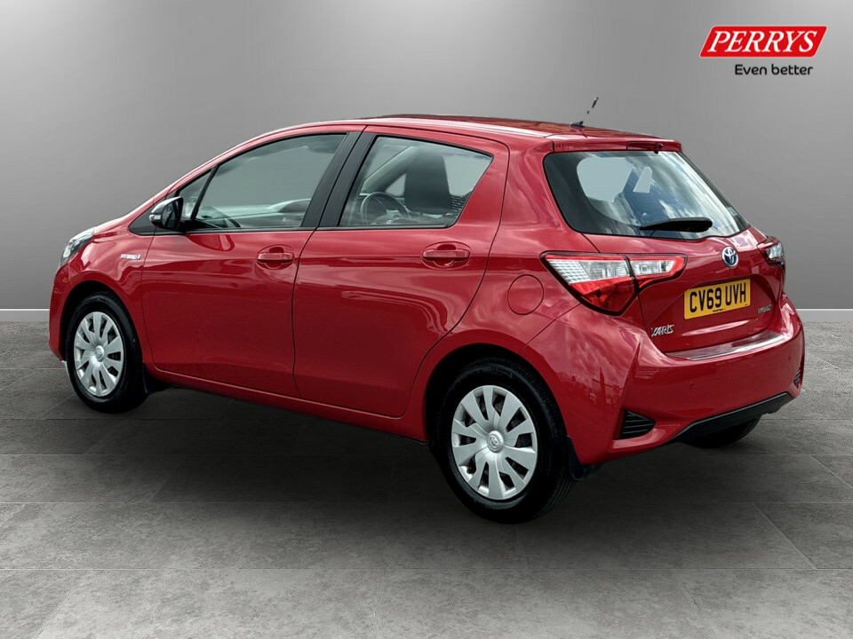 Toyota Yaris 1.5 Hybrid Active Cvt Red #5