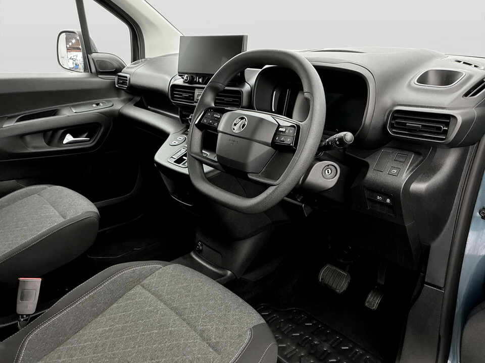 Vauxhall Combo-e Life 100Kw Ultimate XL 52Kwh White #26