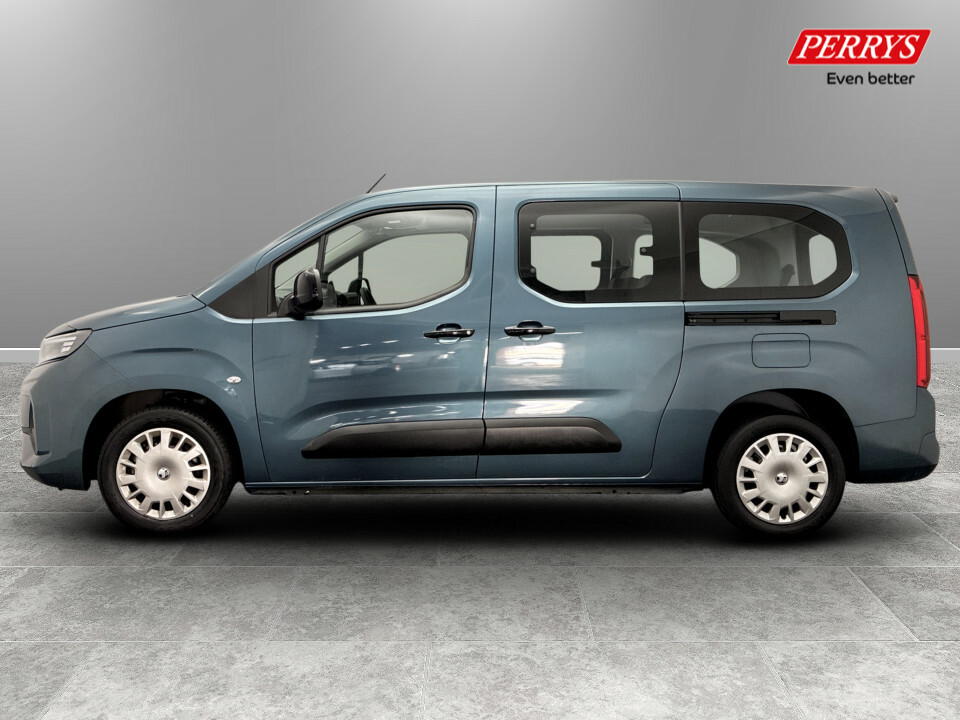 Vauxhall Combo-e Life 100Kw Design XL 52Kwh 7 Seat Blue #4