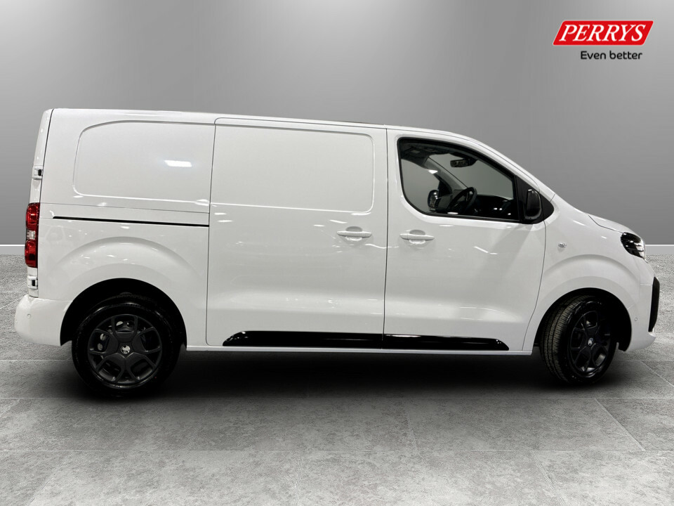 Vauxhall Vivaro Mpv White #8