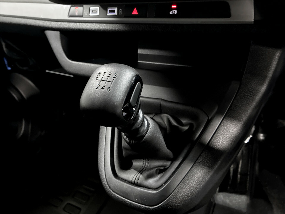 Vauxhall Vivaro Mpv White #21