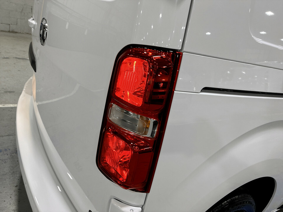 Vauxhall Vivaro Mpv White #11