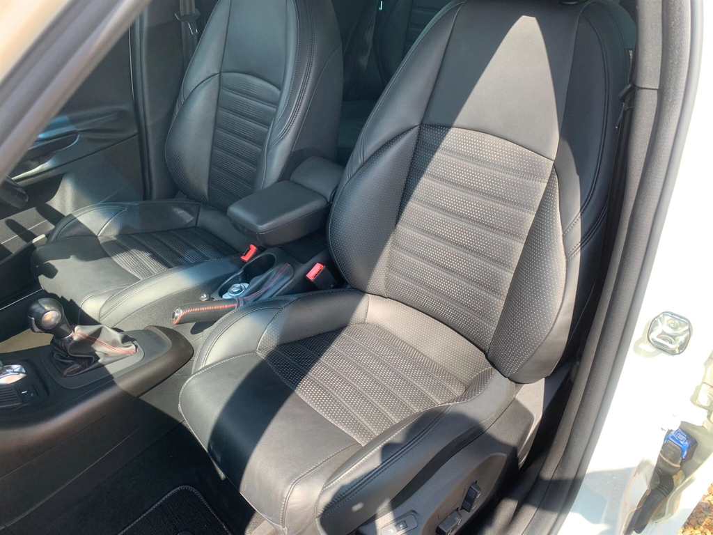 Alfa Romeo Giulietta Hatchback Black #14