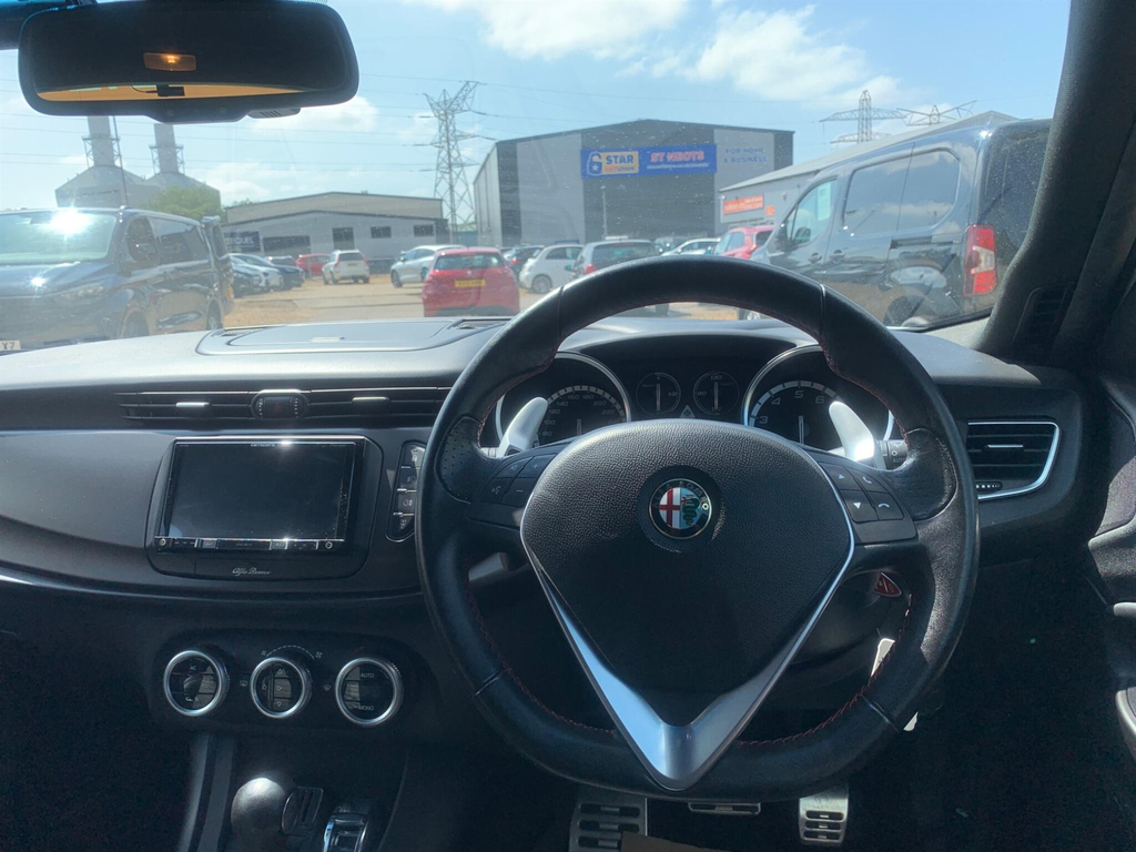 Alfa Romeo Giulietta Hatchback Black #10