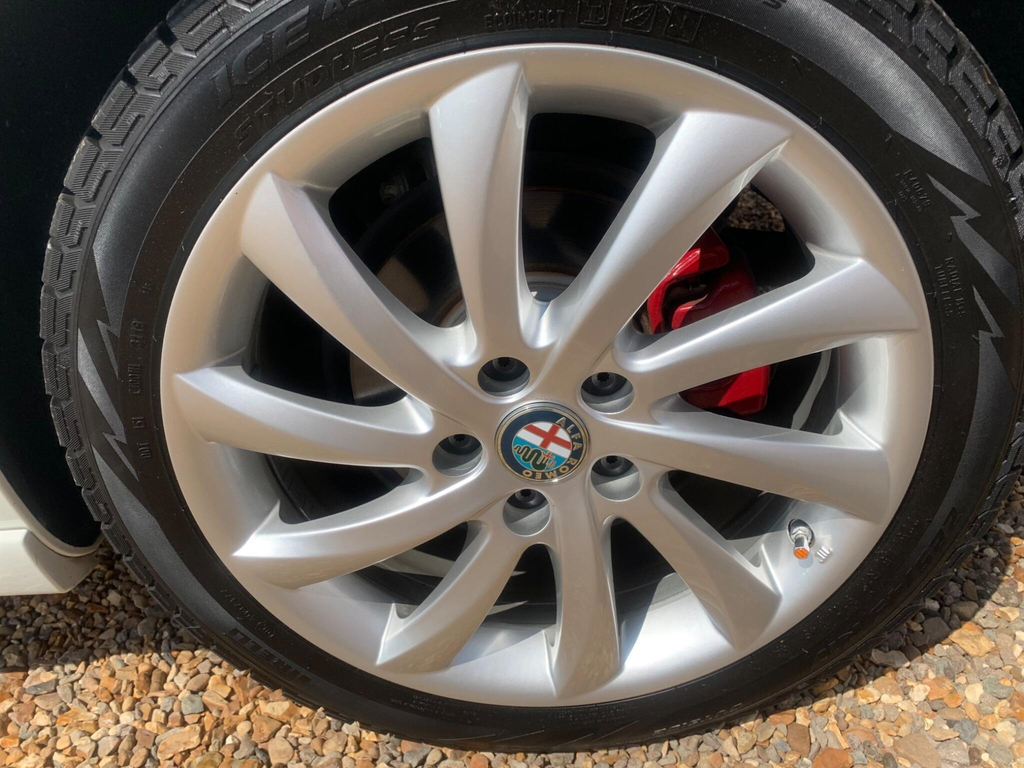 Alfa Romeo Giulietta Hatchback Black #8