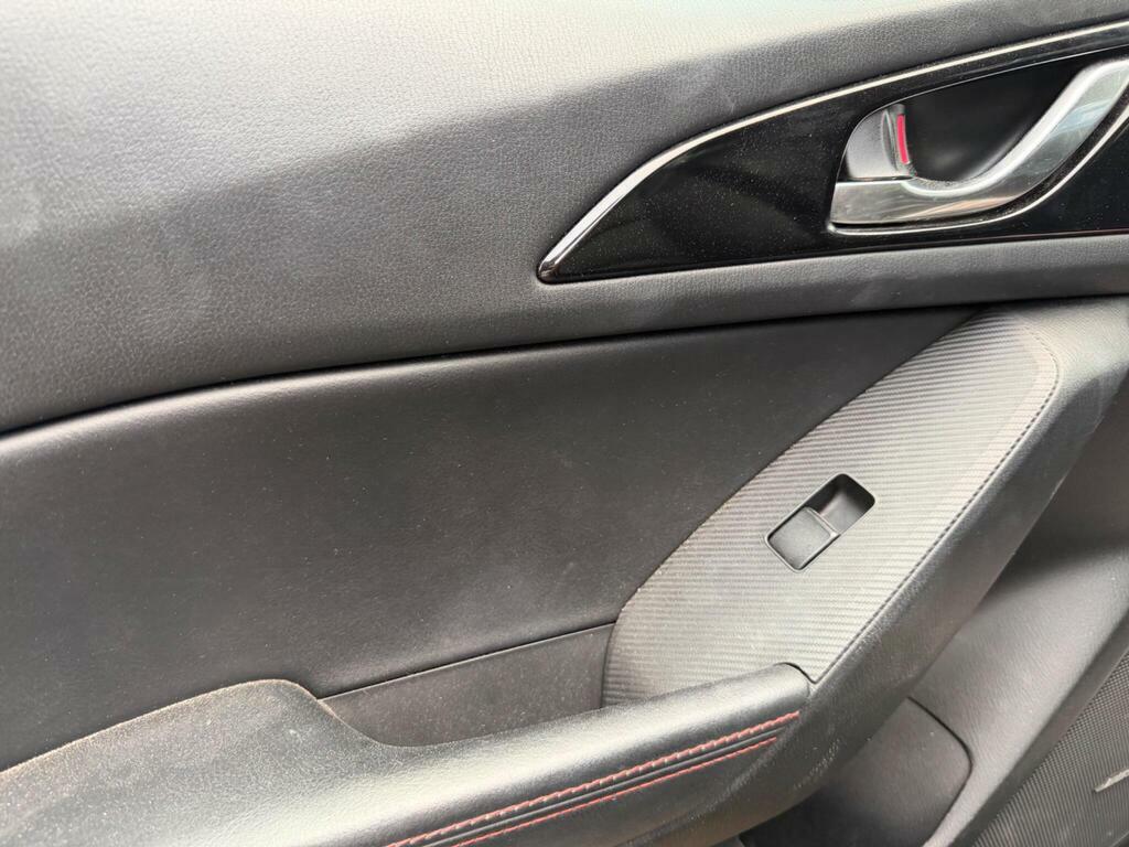 Mazda 3 2.0 Skyactiv Red #36