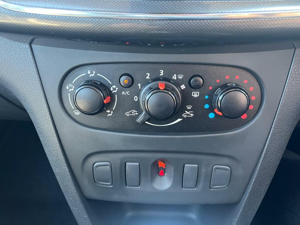 Dacia Sandero Stepway White #21