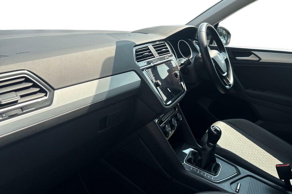 Volkswagen Tiguan 1.5 Tsi Evo 150 Match RO70AHD Black #2