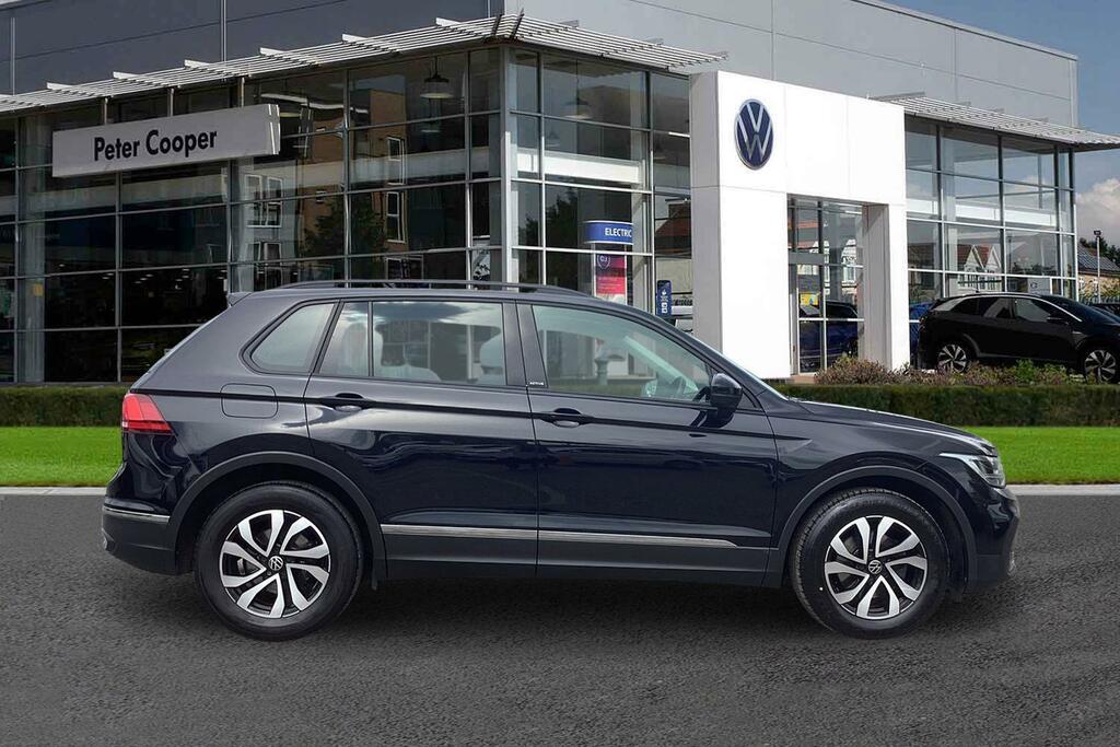 Volkswagen Tiguan 1.5 Tsi Active FL22NRV Black #4