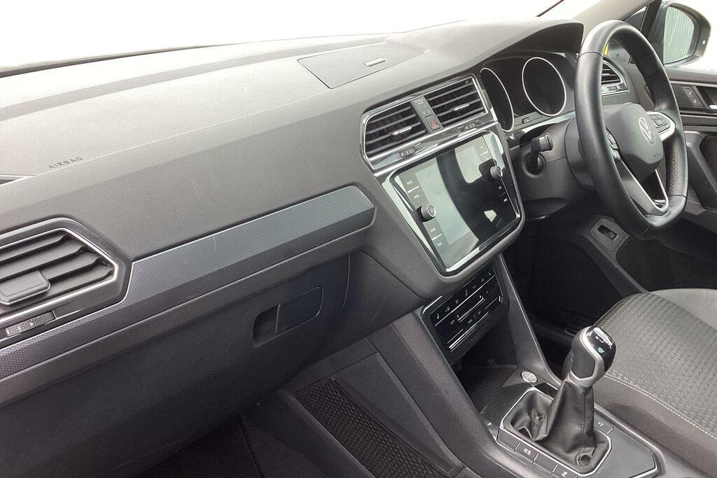 Volkswagen Tiguan 1.5 Tsi Active FL22NRV Black #2