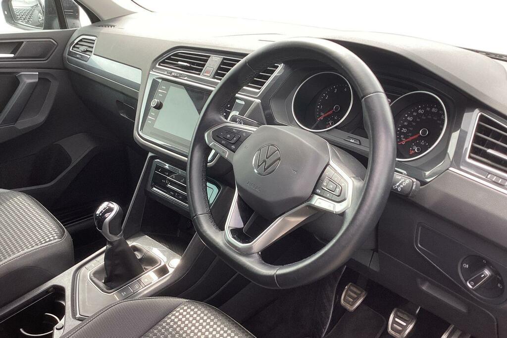 Volkswagen Tiguan 1.5 Tsi Active FL22NRV Black #6