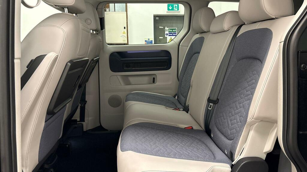 Volkswagen ID.Buzz Commerce White #7