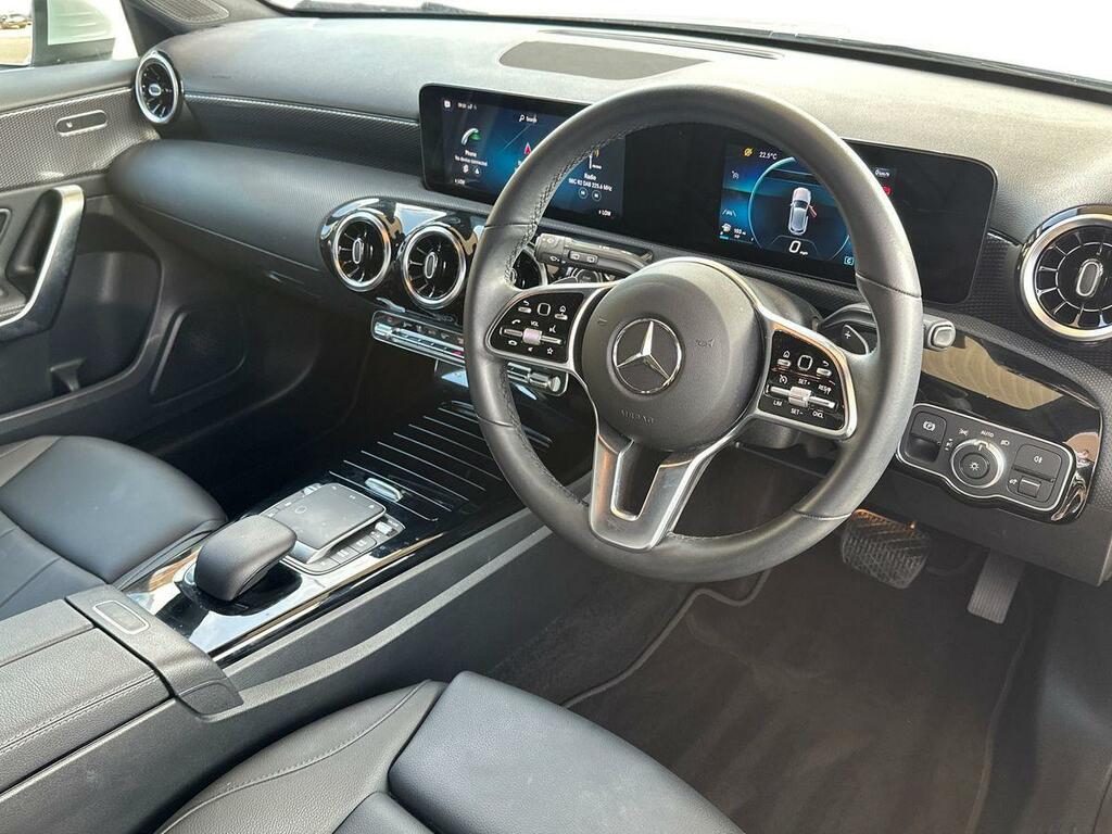 Mercedes-Benz A Class 1.3 A180 Sport Executive 7G-dct Euro 6 Ss KW72FXD White #6