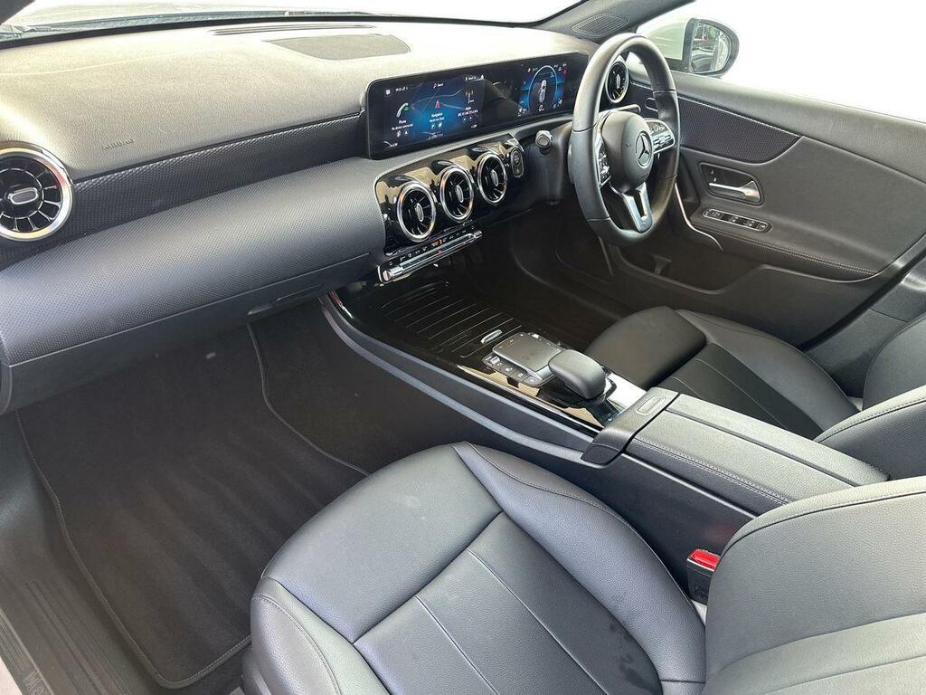 Mercedes-Benz A Class 1.3 A180 Sport Executive 7G-dct Euro 6 Ss KW72FXD White #2