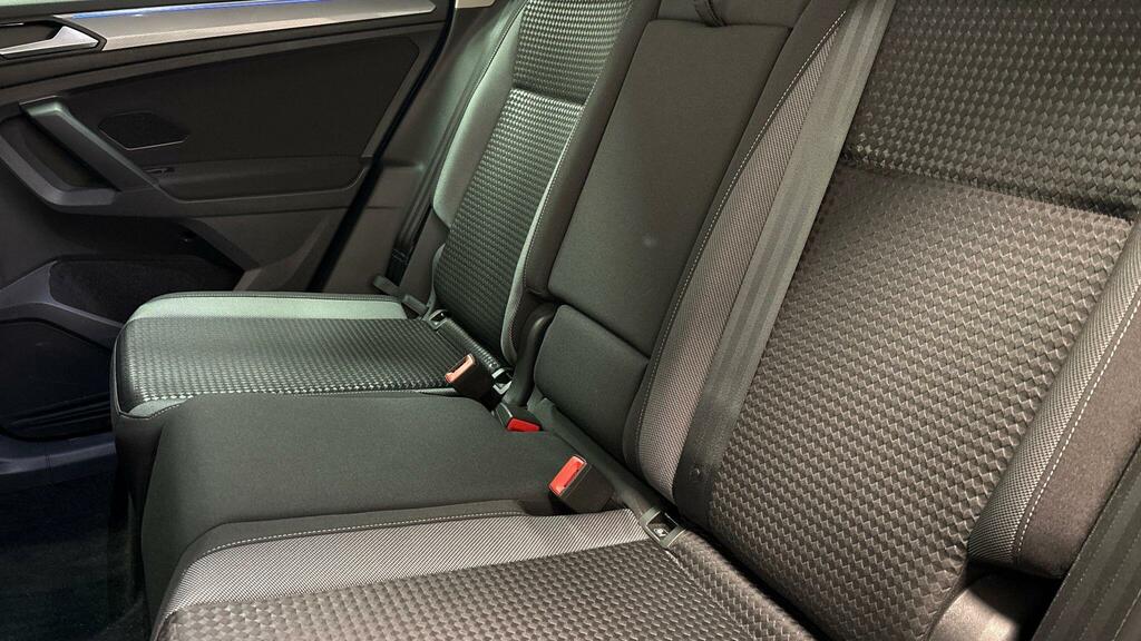 Volkswagen Tiguan Active Black #7