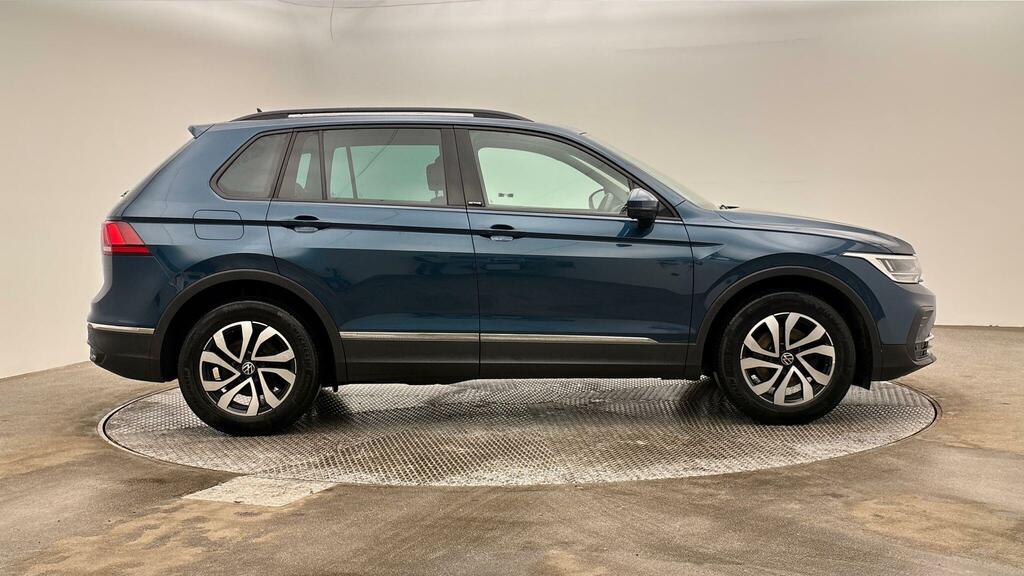 Volkswagen Tiguan Active Black #4