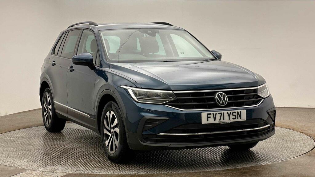 Volkswagen Tiguan Active Black #1