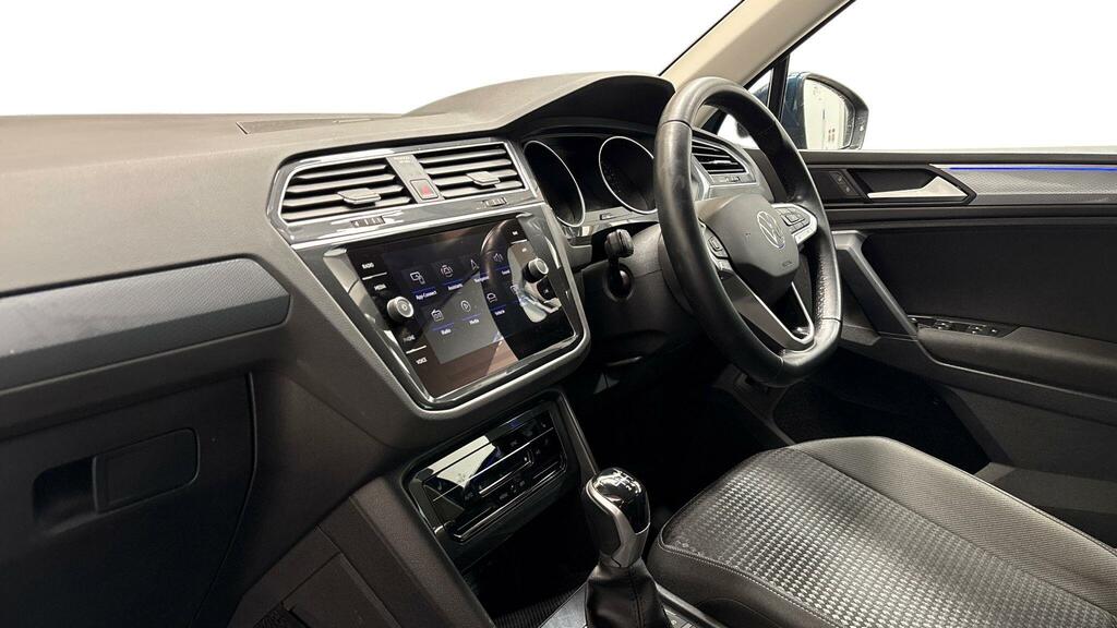 Volkswagen Tiguan Active Black #2