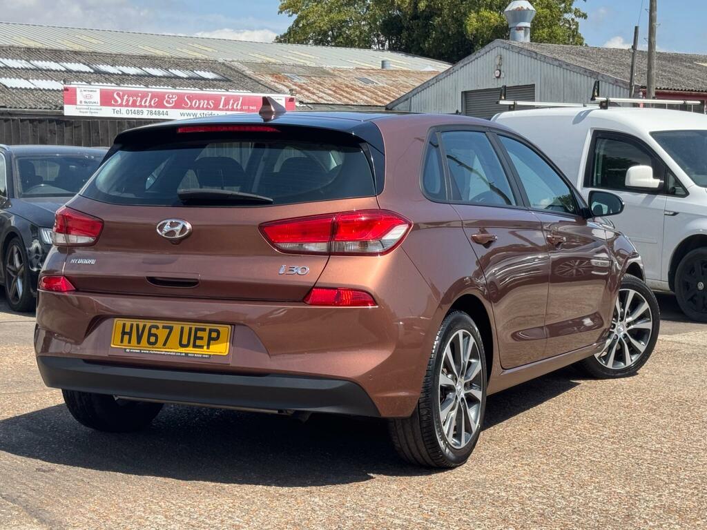 Hyundai I30 1.6 Crdi Se Nav Red #7