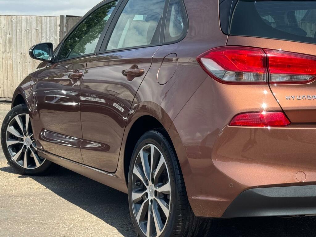 Hyundai I30 1.6 Crdi Se Nav Red #10