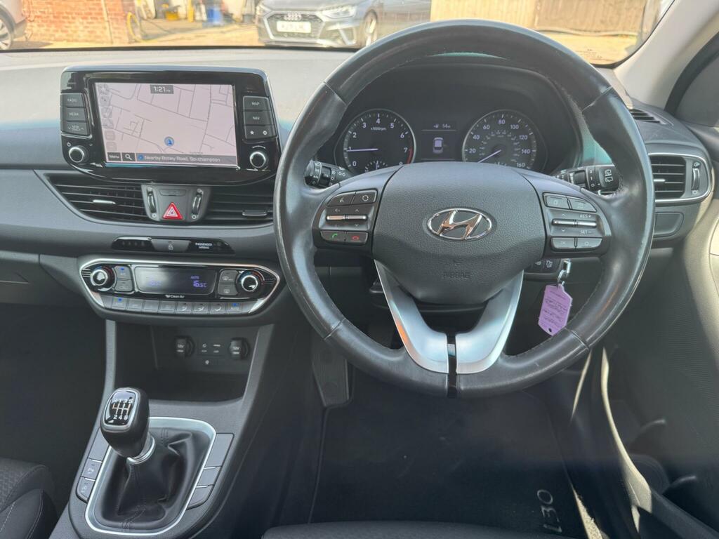 Hyundai I30 1.6 Crdi Se Nav Red #32